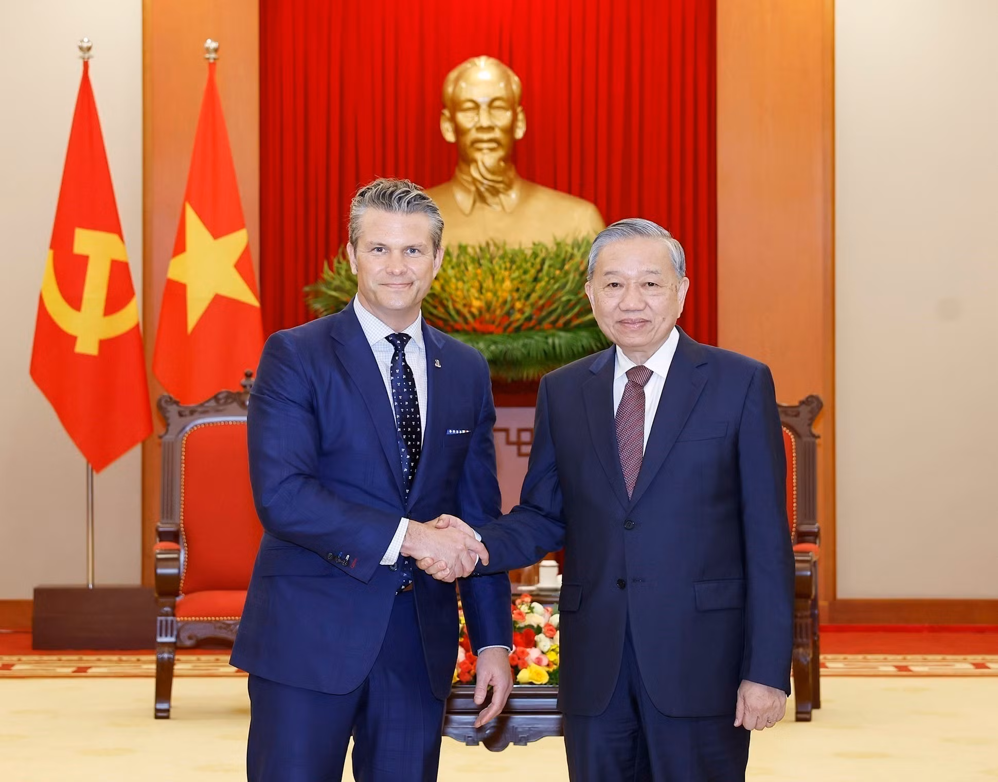 越共中央总书记苏林与美国战争部长皮特·赫格塞思。