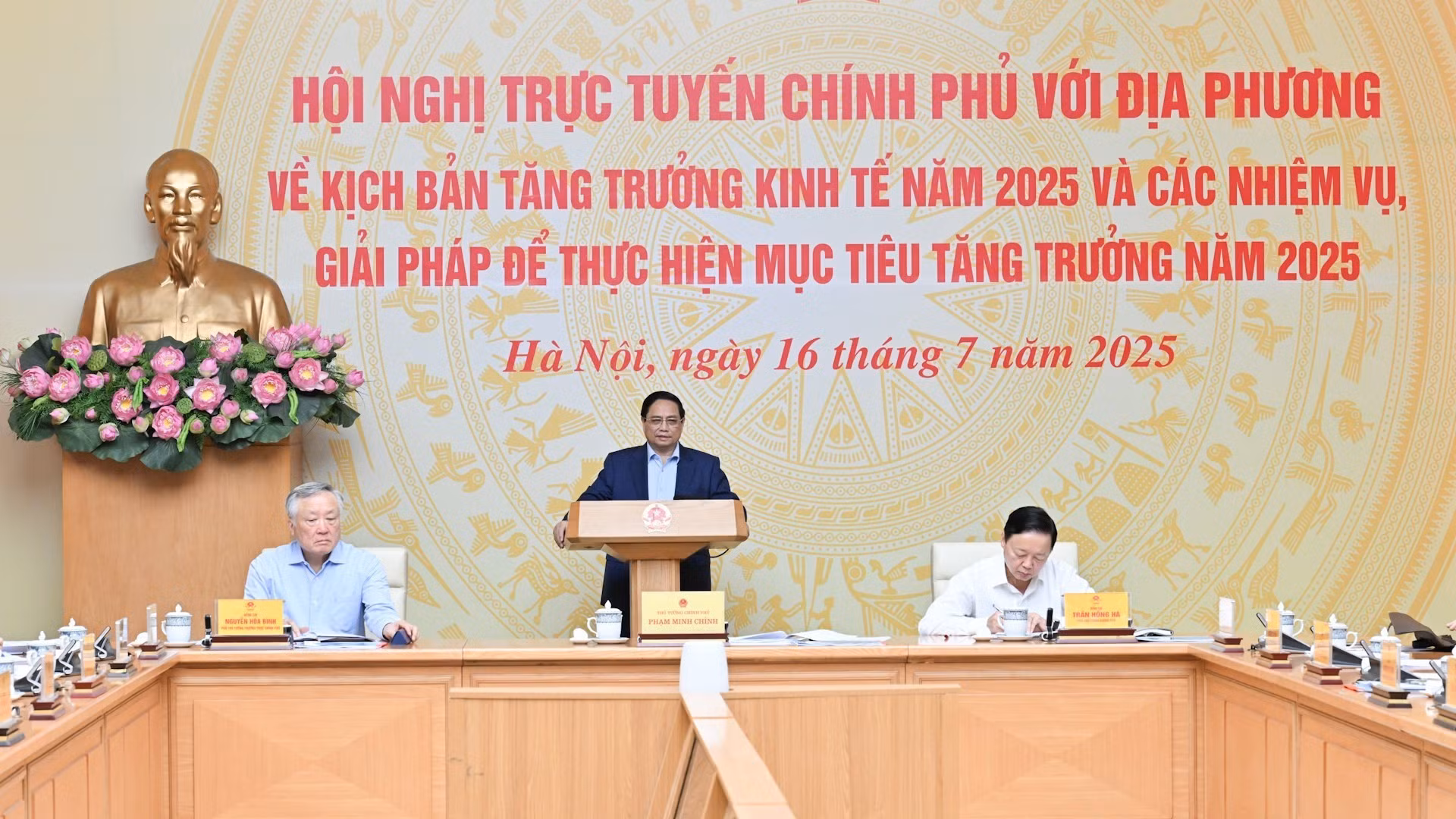 范明正总理在会上发表指导性讲话。（陈海 摄）