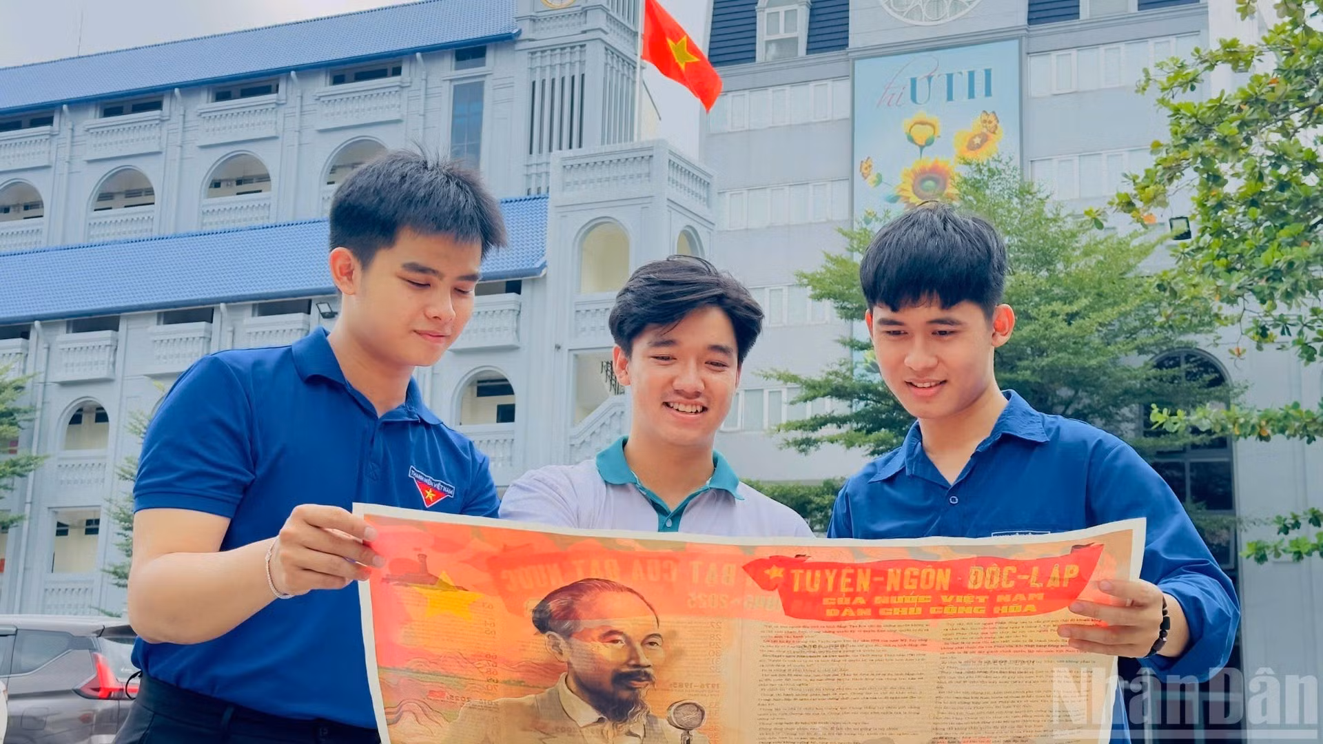 《人民报》南部地区分社已向南方读者免费赠送《人民报》9·2国庆特别副刊。