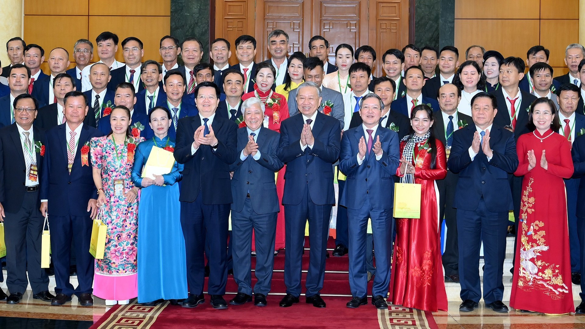 越共中央总书记苏林会见2025年越南优秀农民与农业科学家代表。