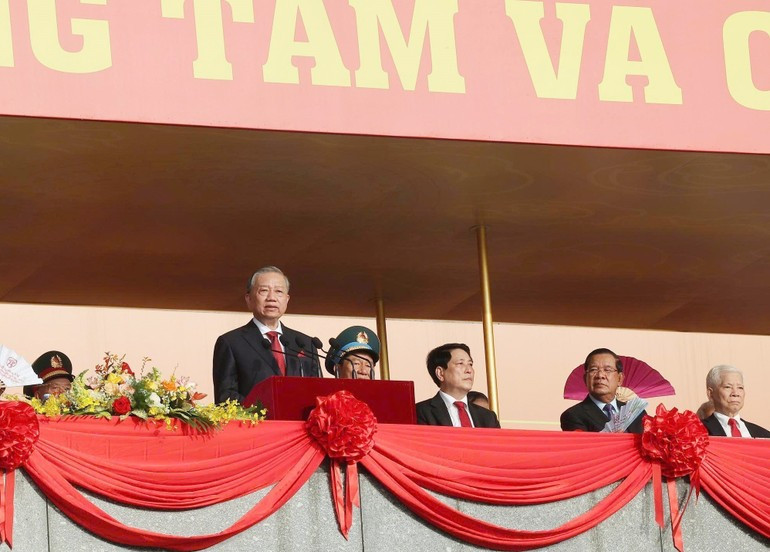苏林总书记在纪念典礼上发表讲话。 12.jpg
