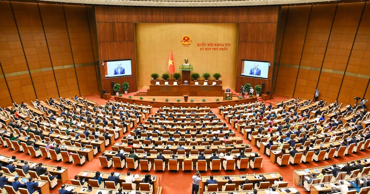 第十六届国会第一次会议开幕式场景。