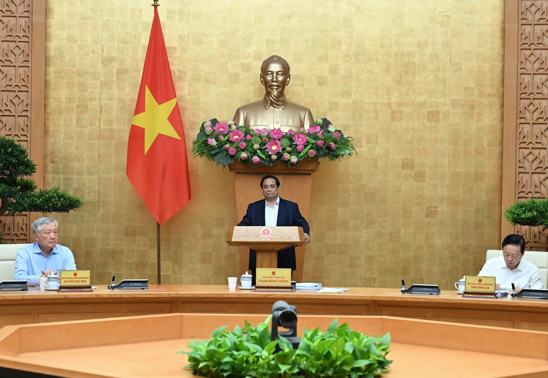 政府总理范明正主持召开政府2025年8月份立法工作专题会议【组图】