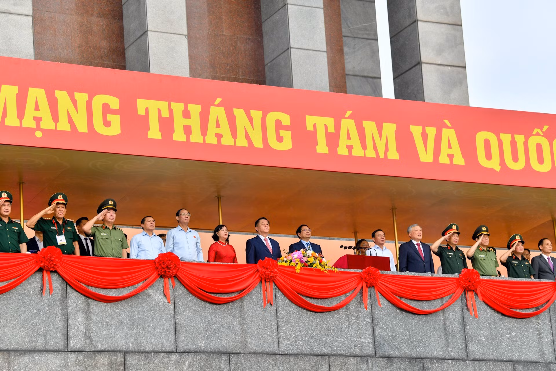 政府总理范明正及党和国家领导人出席总彩排活动。