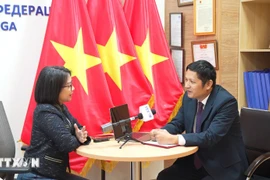 征求对党十四大文件草案意见：旅俄越南知识分子对党的战略充满信心【视频】