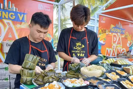 岘港市特色美食。（图片来源：越通社）