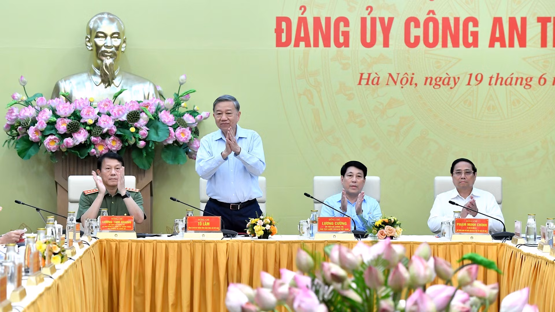 越共中央总书记苏林出席中央公安党委会议。