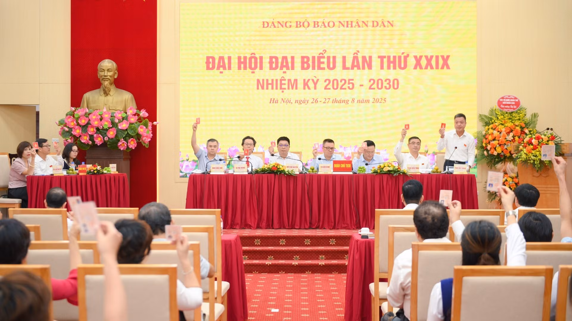 与会代表进行表决。