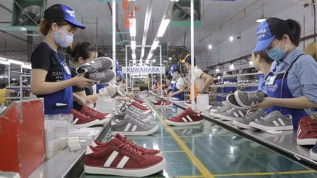 附图：2019年越南皮革及鞋类产品出口额可突破220亿美元的大关。