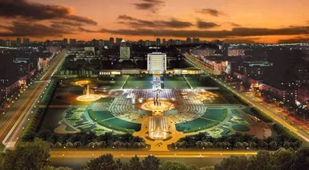 附图：坚江省迪石市中心广场。