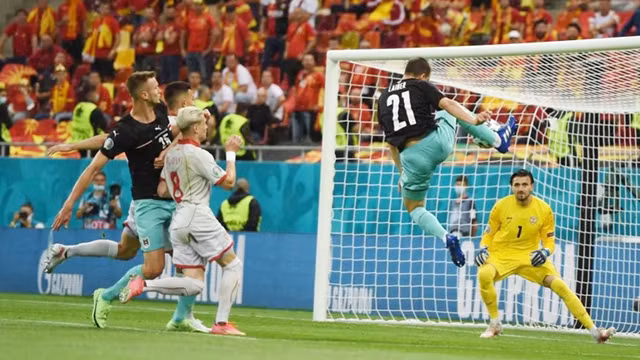 奥地利球员攻门。