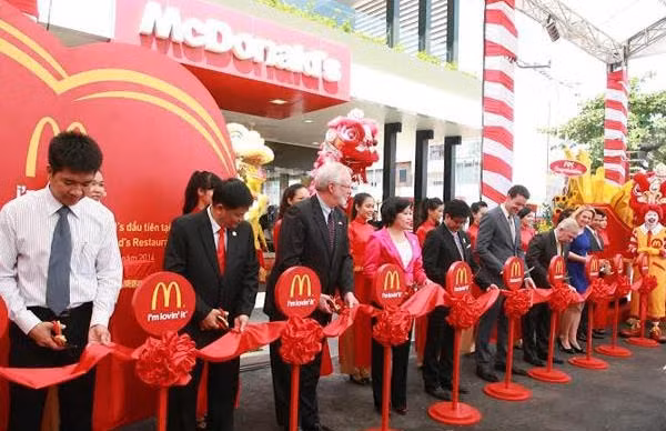 越南首家麦当劳在胡志明市开业