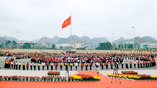 西北泰族群舞盛宴 。