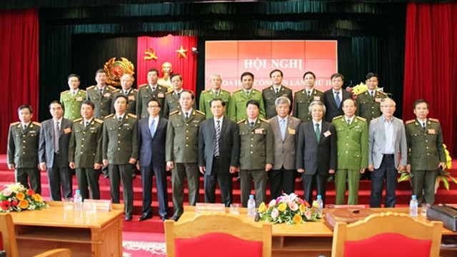 与会代表合影。（图片来源：人民公安报网）