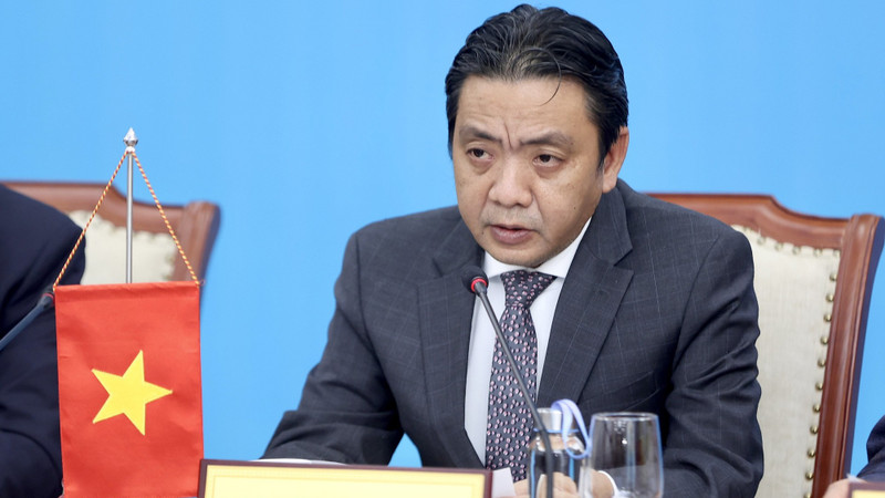越南文化体育与旅游部副部长黄道纲在会上发表讲话。