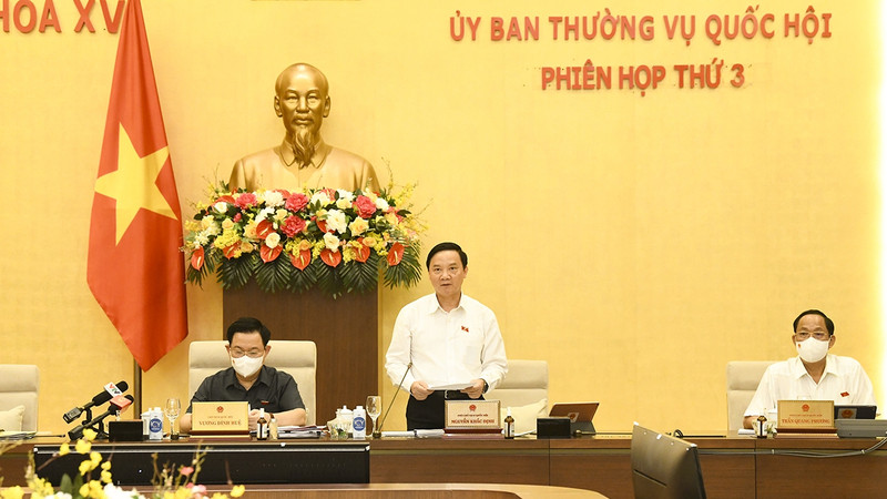 国会副主席阮克定在会上发表讲话。（图片来源：越南国会门户网站）
