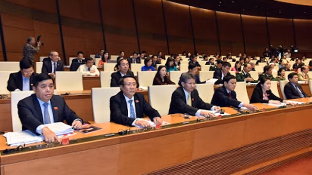 国会代表按表决器表决通过各项法律。（武维灵 摄）