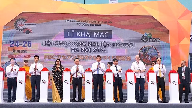 2022年河内辅助工业展销会开幕剪彩仪式。