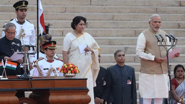 当地时间5月26日，印度新德里，纳伦德拉·莫迪在新德里总统府宣誓就任印度第15任总理。 图片来源：CFP