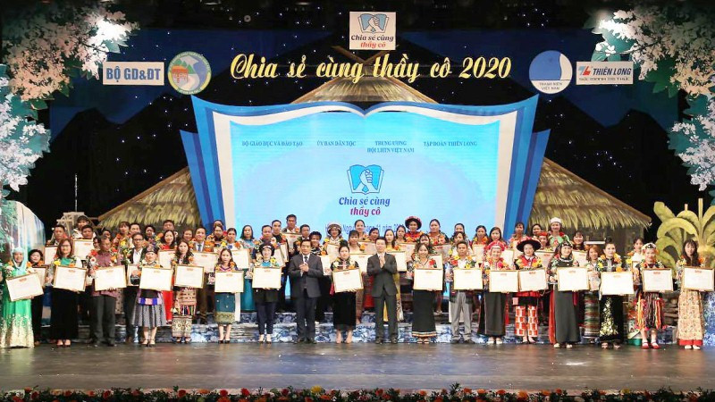63名优秀少数民族教师获表彰。
