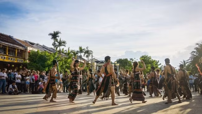 广南省首次少数民族文化日。