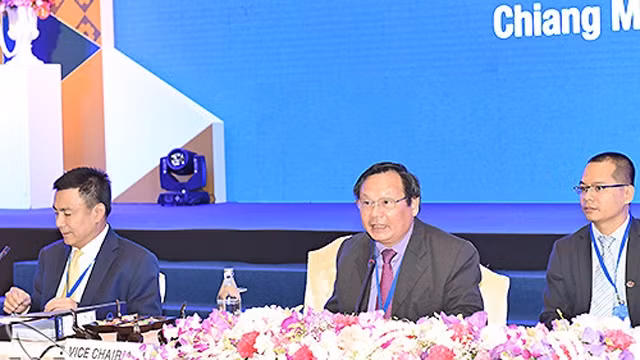 越南旅游总局局长阮文俊发表讲话。