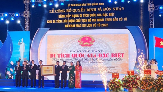广宁省姑苏岛胡志明主席纪念区国家级特殊遗迹证书授证仪式。