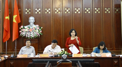 国会副主席阮氏金银在会议上发表讲话。（图片来源：太原报网）