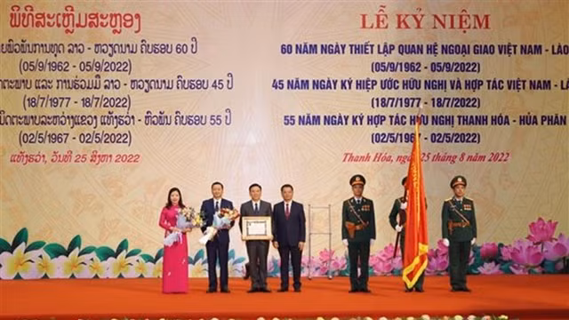 一级发展勋章授勋仪式。（图片来源：越通社）