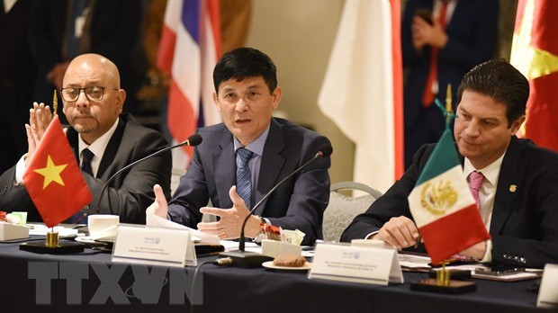 越南驻墨西哥大使、墨西哥东盟委员会轮值主席阮横年发表讲话。（图片来源：越通社）