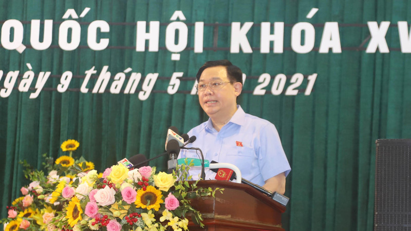 国会主席王廷惠会见海防市选民。