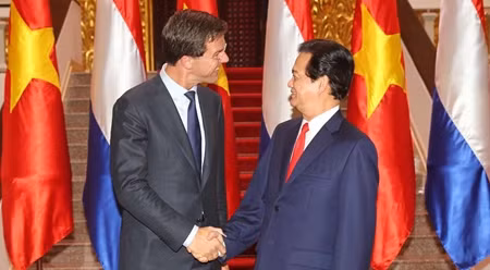 越南政府总理阮晋勇会见荷兰王国首相马克•吕特。（图片来源：越通社）