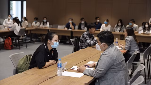 5000余名大学生参加胡志明市校园招聘会。