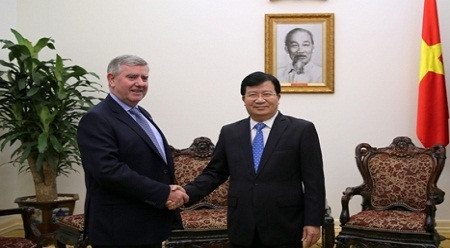 政府副总理郑廷勇会见可口可乐公司执行副总裁易斐南。