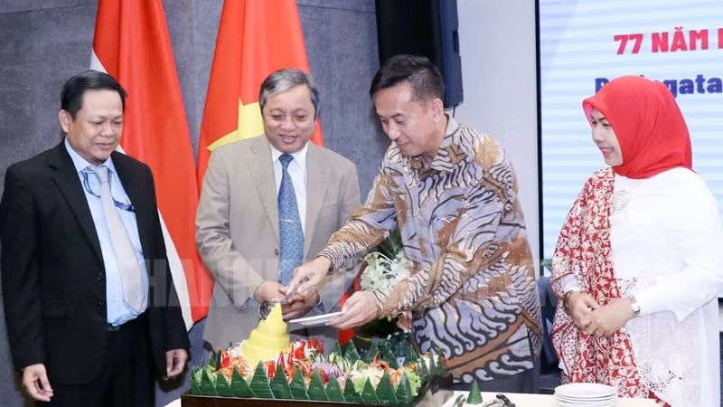 16日上午，胡志明市友好组织联合会举行纪念印度尼西亚国庆77周年见面会。