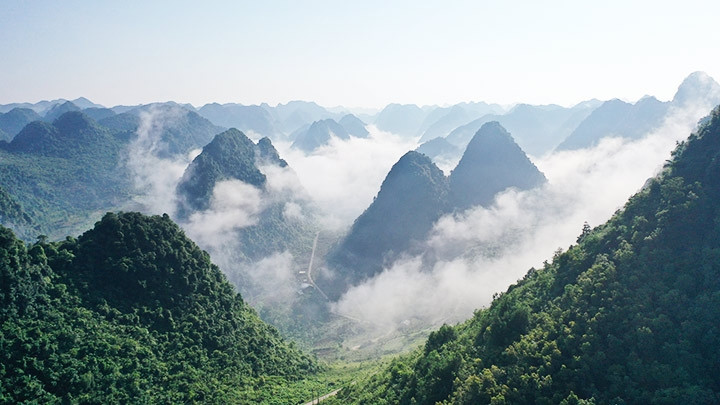 清晨，六区常有一片白茫茫的云海，美不胜收。