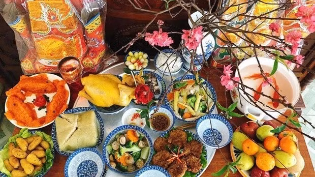 每年农历腊月廿三，越南人都准备丰盛的祭品。