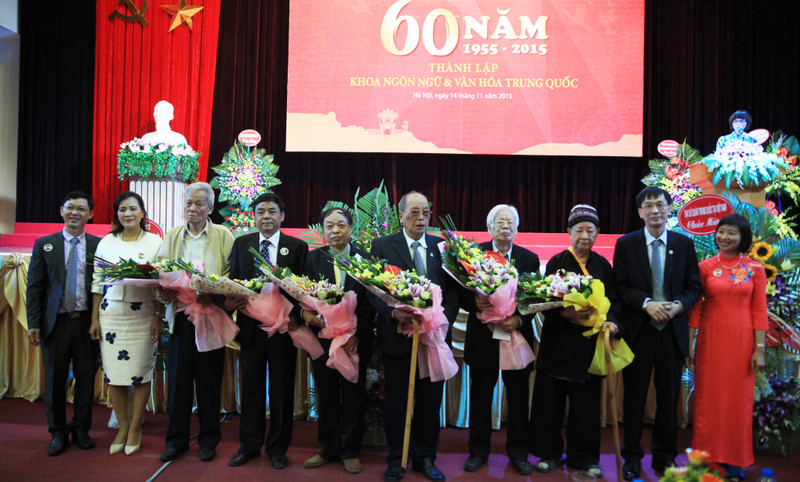 外国语大学中国语言文化系举办60周年系庆典礼。（耀玉 摄）