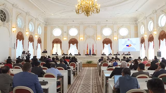 纪念典礼全景。