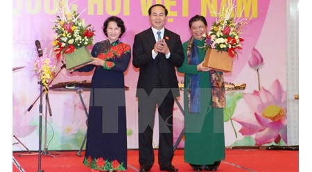 越南第十四届女性国会代表小组亮相仪式。（图片来源：越通社）