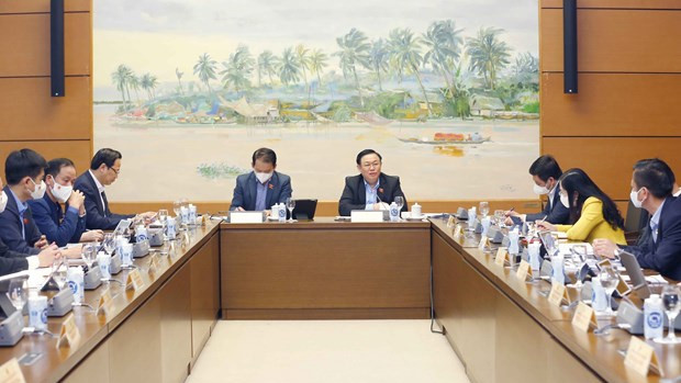 第十五届国会第一次特别会议就三个重要内容进行分组讨论。（图片来源：越通社）