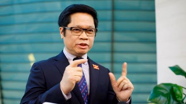 越南工商会主席武进禄近。