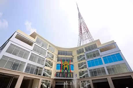 河内广播电视台传送播出技术中心。 (Photo: 图片来源：河内电视台网)
