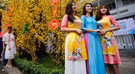 逐步走向“生活化”的越南奥黛。（图片来源：青年报）
