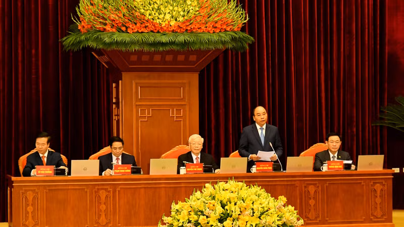 政府总理阮春福代表政治局主持开幕式。（登科 摄）