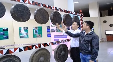 邦美蜀市市民参观展会。