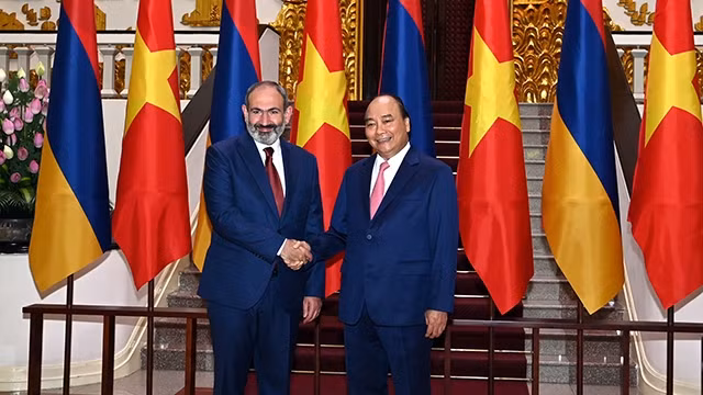 越南政府总理阮春福与亚美尼亚总理尼科尔•帕什尼扬。（图片来源：维灵 摄）