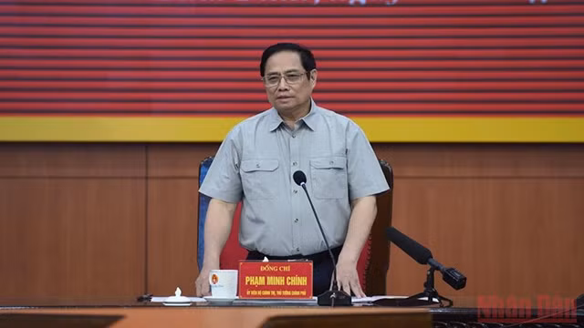 范明正总理在会上讲话。
