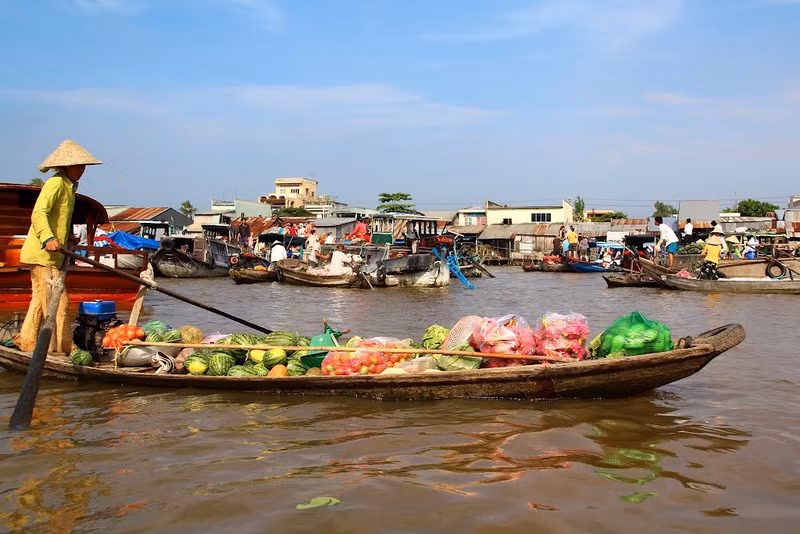 附图：芹苴水上旅游。