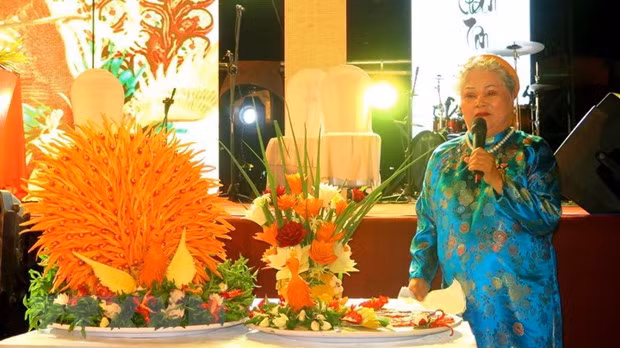 孙女氏河艺人介绍顺化美食。